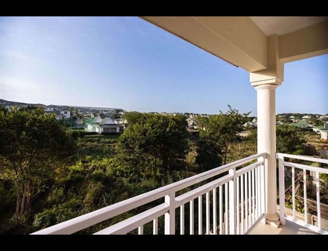 3 BEDROOM TOWNHOUSE FOR SALE IN EDGEMOUNT ESTATE